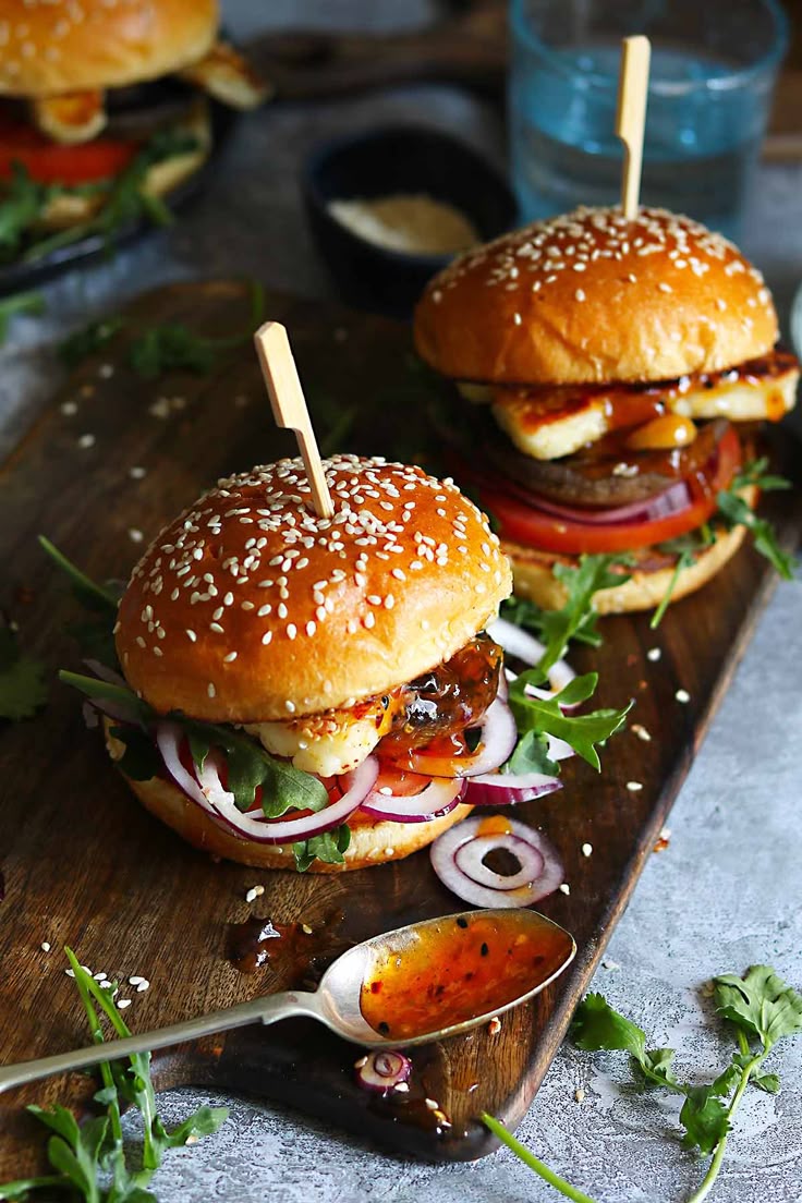 Hamburguesa con cebolla morada
